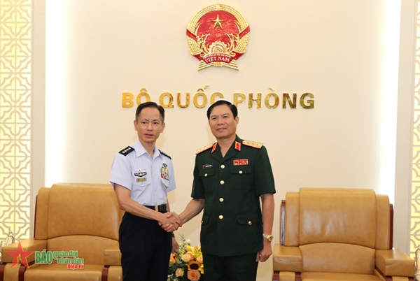 Thượng tướng Nguyễn Tân Cương tiếp Tham mưu trưởng Lực lượng Tự vệ trên không Nhật Bản