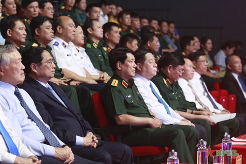 Thủ tướng Phạm Minh Chính dự chương trình cầu truyền hình trực tiếp “Khát vọng Đại dương xanh”