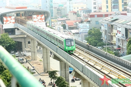 Hành khách được mang xe đạp gấp lên tàu điện Cát Linh - Hà Đông 