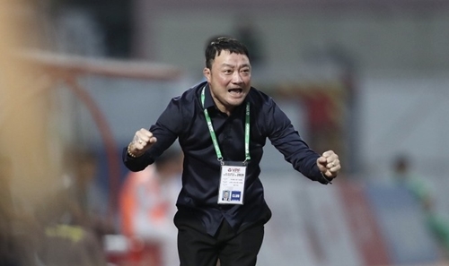 Huấn luyện viên Trương Việt Hoàng trở lại Viettel FC làm việc
