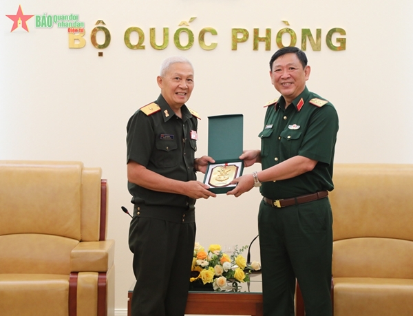 Trung tướng Huỳnh Chiến Thắng tiếp đoàn Cục Khoa học Lịch sử Quân sự Lào