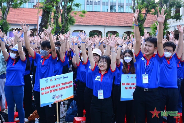 Hơn 18 000 lượt sinh viên tình nguyện tại TP Hồ Chí Minh tham gia tiếp sức mùa thi