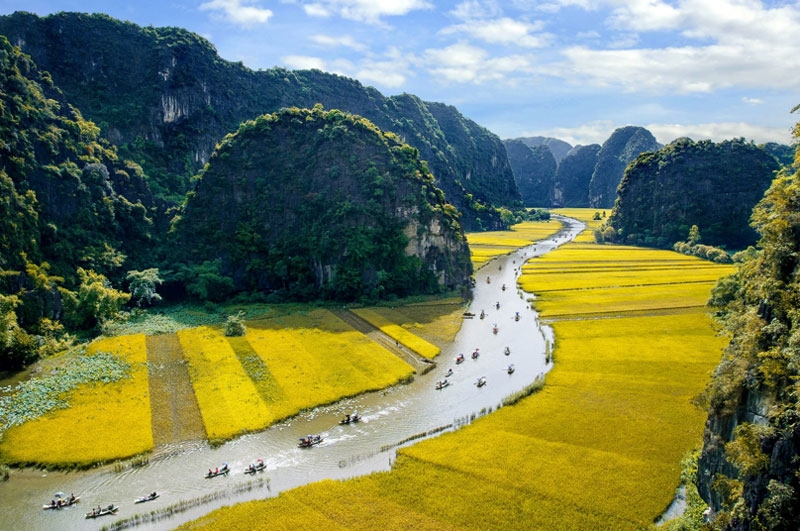 Di sản văn hóa Việt Nam là một kho tàng văn hóa đầy giá trị, do đó bạn hãy cùng khám phá các di sản này để hiểu rõ hơn về sự đa dạng và độc đáo của văn hóa Việt Nam.