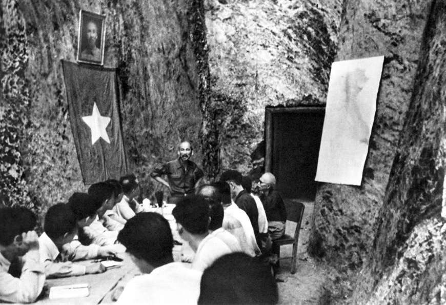 Ngày 8-7-1958: Bác căn dặn “Vào Đảng, vào Đoàn không phải để làm “quan” cách mạng…”