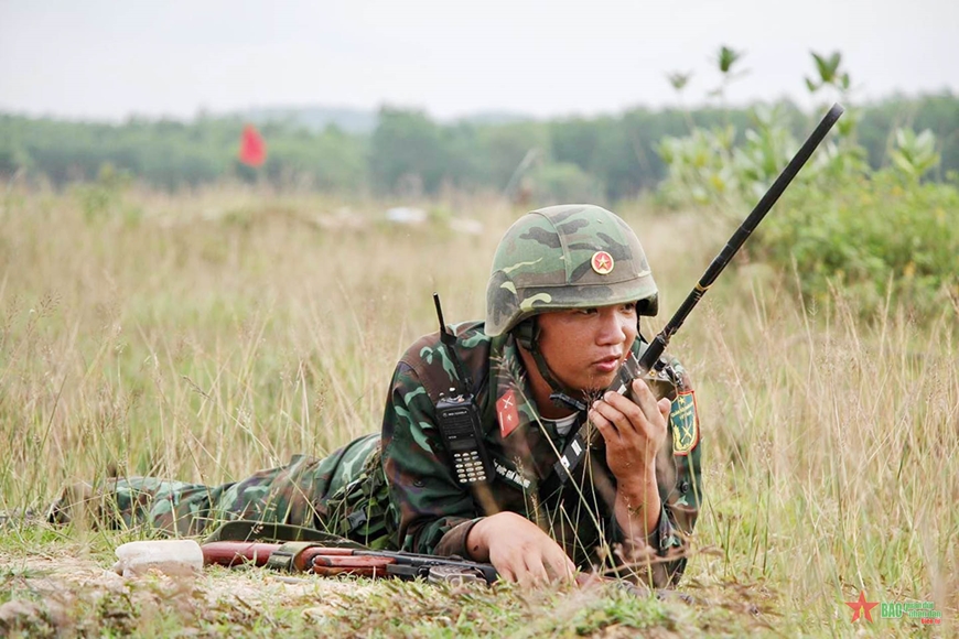 Trung đoàn Gia Định diễn tập trung đội bộ binh bắn đạn thật