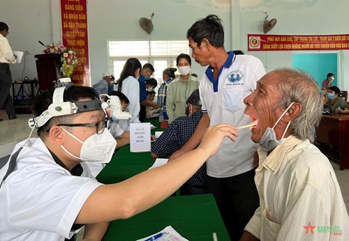 Bệnh viện Quân y 175 thực hiện chương trình “Chung tay vì sức khỏe cộng đồng” tại Bình Thuận