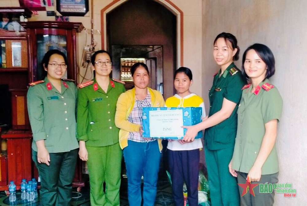 Giấc mơ có thật của cô bé mồ côi Y Cam

