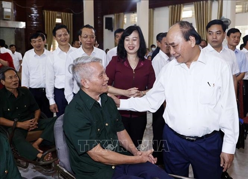 Chủ tịch nước Nguyễn Xuân Phúc thăm, tặng quà thương, bệnh binh tại Bắc Ninh