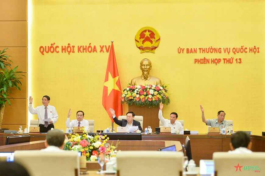 Ủy ban Thường vụ Quốc hội quyết định chủ trương chuyển mục đích sử dụng đất thuộc dự án đường bộ cao tốc Bắc -Nam phía Đông