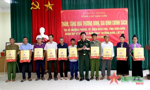 Tổng cục Hậu cần thăm, tặng quà các đối tượng chính sách tại tỉnh Điện Biên