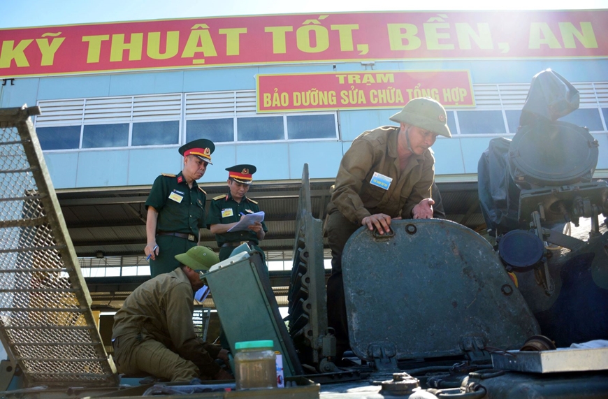 Bộ đội kỹ thuật Tăng thiết giáp đua tài