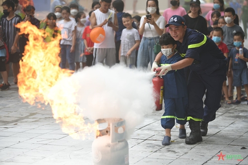 Hà Nội: Nâng cao kỹ năng thoát hiểm và phòng cháy chữa cháy của học sinh


