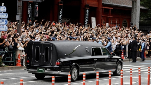 Người dân Nhật Bản xếp hàng dài tiễn đưa cố Thủ tướng Abe Shinzo