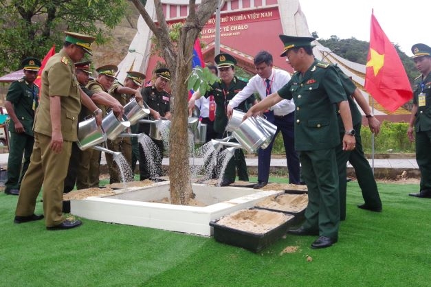 Tăng cường tình đoàn kết quân dân hai bên biên giới