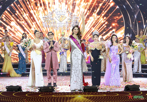 Doanh nhân Mạc Thị Minh đăng quang Hoa hậu Doanh nhân Việt Nam 2022