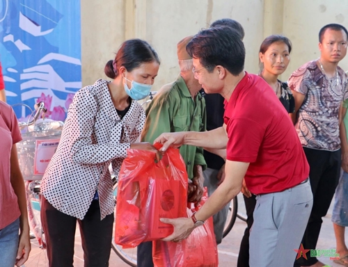 “Hành trình tri ân” của Hội Chữ thập đỏ thành phố Hà Nội