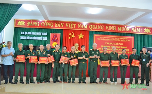 Quân ủy Trung ương, Bộ Quốc phòng thăm tặng quà Trung tâm chăm sóc nuôi dưỡng người có công tỉnh Thanh Hóa