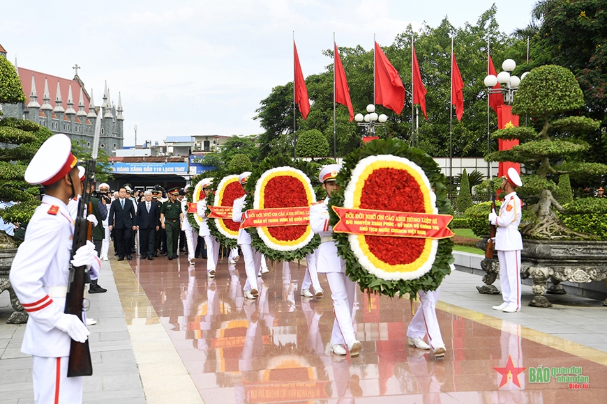 Chủ tịch nước Nguyễn Xuân Phúc chủ trì Hội thảo khoa học “Lý luận - Thực tiễn về bảo vệ Tổ quốc trong tình hình mới”