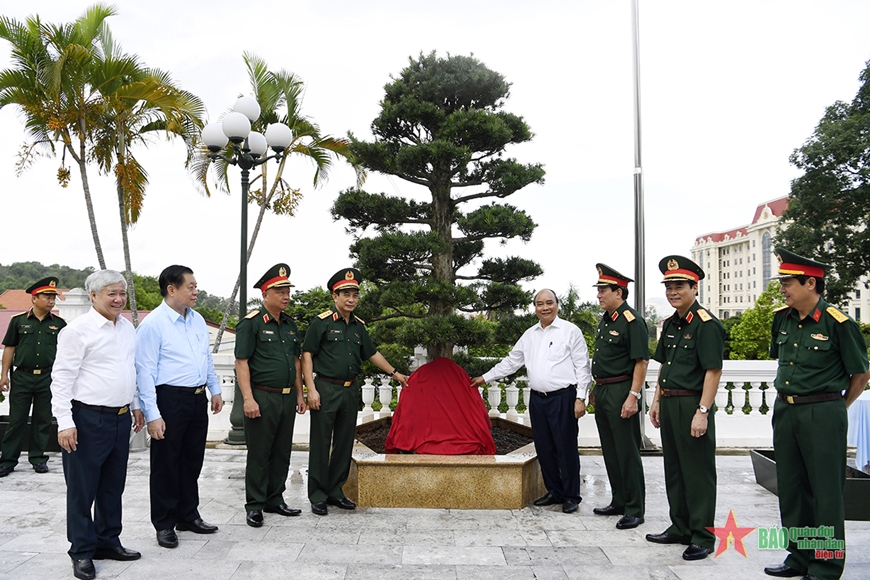 Chủ tịch nước Nguyễn Xuân Phúc chủ trì Hội thảo khoa học “Lý luận - Thực tiễn về bảo vệ Tổ quốc trong tình hình mới”
