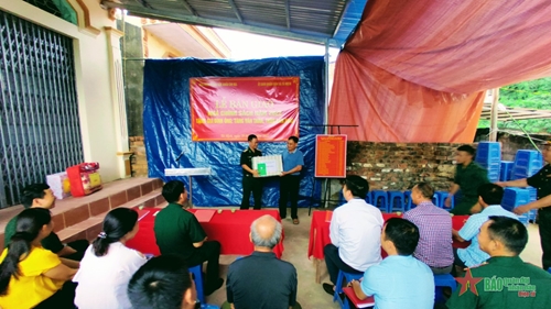 Đồn Biên phòng cửa khẩu Chi Ma bàn giao nhà chính sách ở huyện Lộc Bình, tỉnh Lạng Sơn
