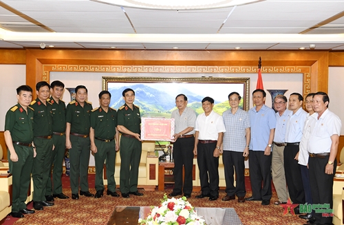 Đại tướng Phan Văn Giang thăm, tặng quà Trung ương Hội Cựu chiến binh Việt Nam