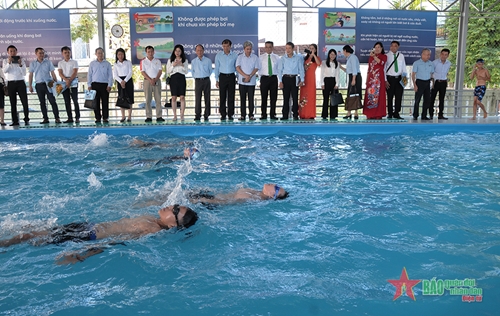 Phấn đấu đến năm 2025, xây dựng thêm 200 bể bơi trong các trường học