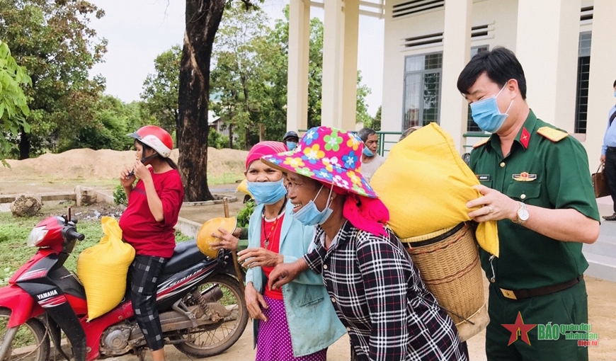 Binh đoàn 15: Tiếp sức cho các gia đình chính sách vươn lên trong cuộc sống