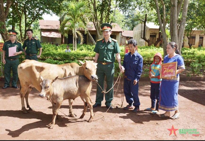 Binh đoàn 15: Tiếp sức cho các gia đình chính sách vươn lên trong cuộc sống