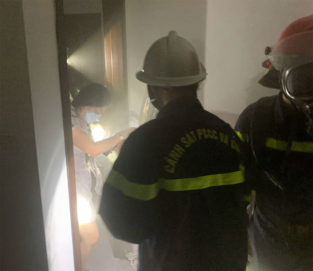 Cháy ở Hà Nội: Giải cứu 9 người trong đám cháy ở Xuân Đỉnh

