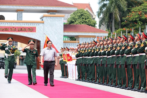Thủ tướng Chính phủ Phạm Minh Chính thăm, làm việc tại Bộ tư lệnh Quân khu 4