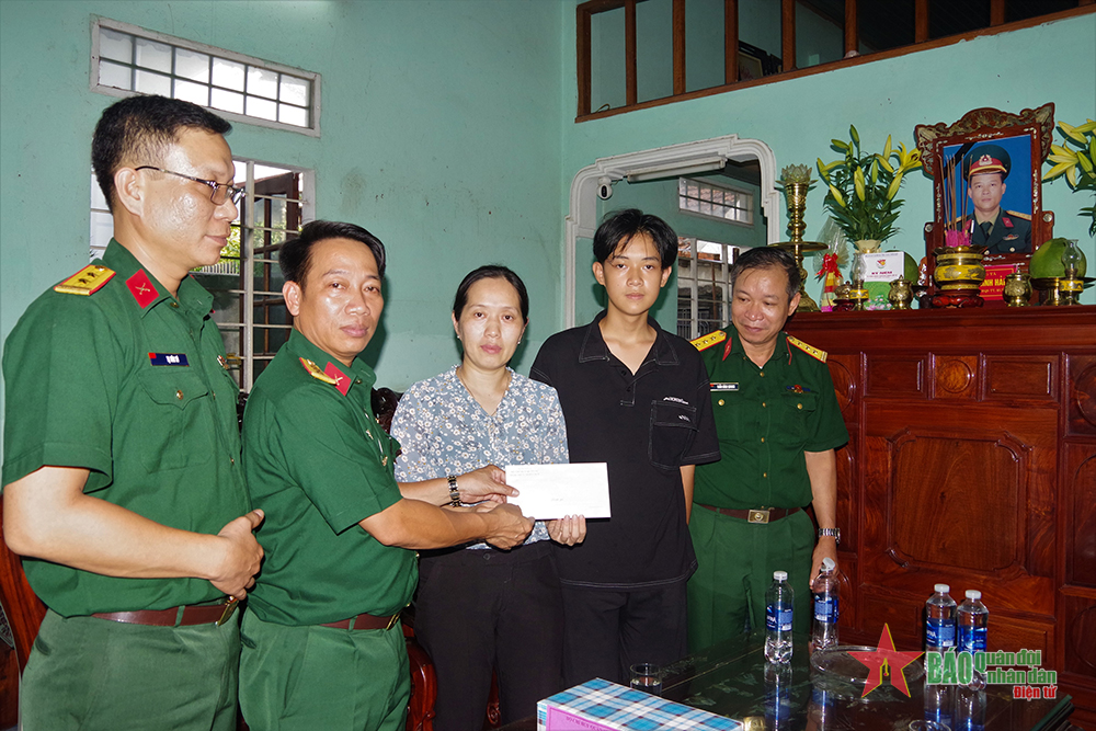 Sẻ chia nỗi đau giữa thời bình