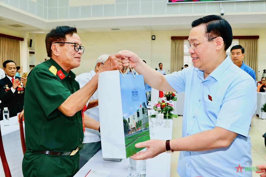 Chủ tịch Quốc hội gặp mặt người có công tiêu biểu tỉnh Quảng Nam