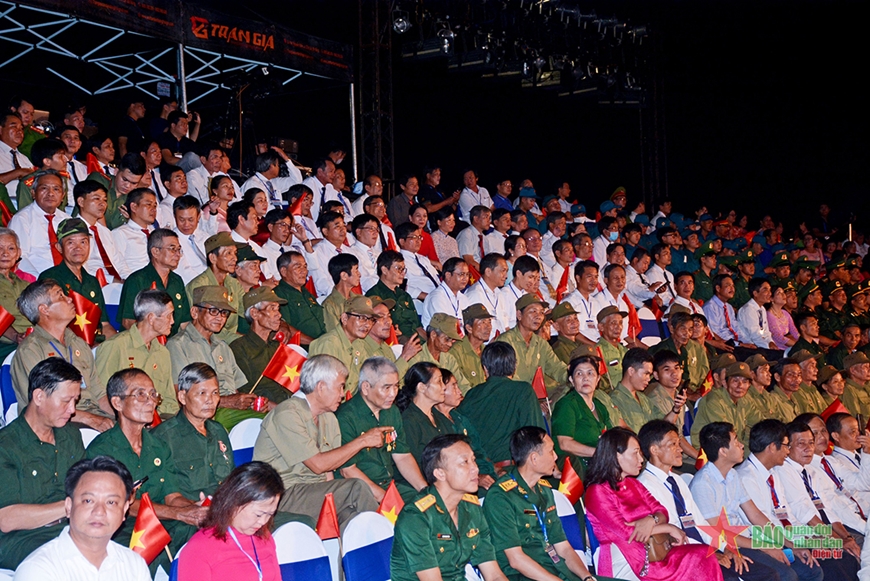 Cầu truyền hình trực tiếp “Khúc tráng ca hòa bình”: Lắng đọng ký ức thiêng liêng, tiếp thêm khát vọng cống hiến