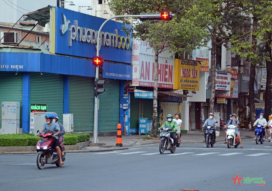 Điều gì sẽ xảy ra nếu bạn vi phạm luật giao thông? Có thể rơi vào những tai nạn đáng tiếc, phải chịu mức phạt cao, thậm chí mất giấy phép lái xe. Để tránh những hậu quả đáng tiếc này, hãy tìm hiểu các quy định giao thông và chấp hành chúng một cách nghiêm chỉnh.