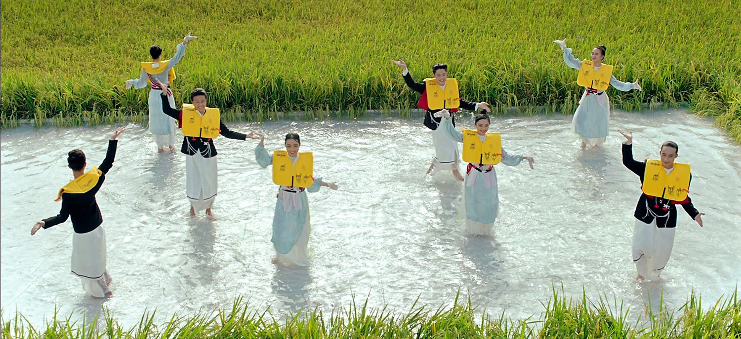 Vietnam Airlines trình chiếu phim hướng dẫn an toàn bay mới