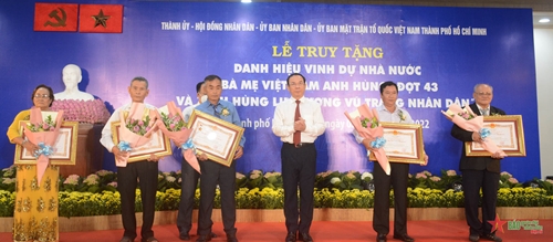TP Hồ Chí Minh truy tặng danh hiệu Bà mẹ Việt Nam anh hùng cho 5 bà mẹ và Anh hùng lực lượng vũ trang nhân dân cho 1 liệt sĩ