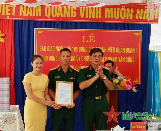 Niềm vui của gia đình Trung úy QNCN Phạm Văn Công