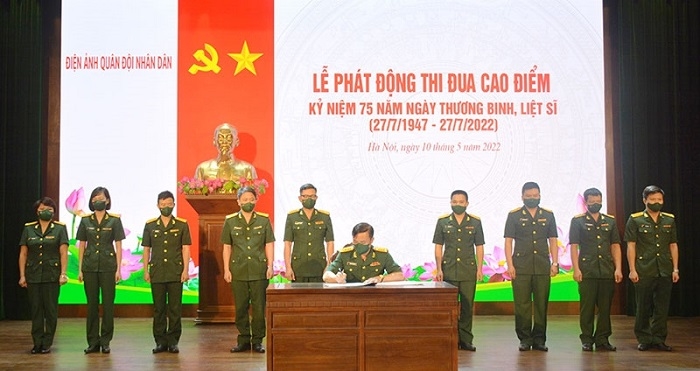 sinh ngày 17/8 là cung gì