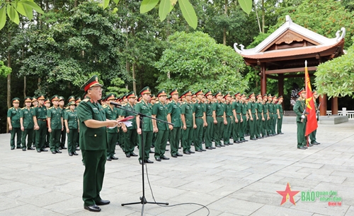 Trường Sĩ quan Lục quân 1 tổ chức lễ báo công cho học viên trước khi tốt nghiệp