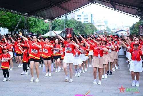 3.000 thiếu nhi đồng diễn flashmob lập kỷ lục Việt Nam 