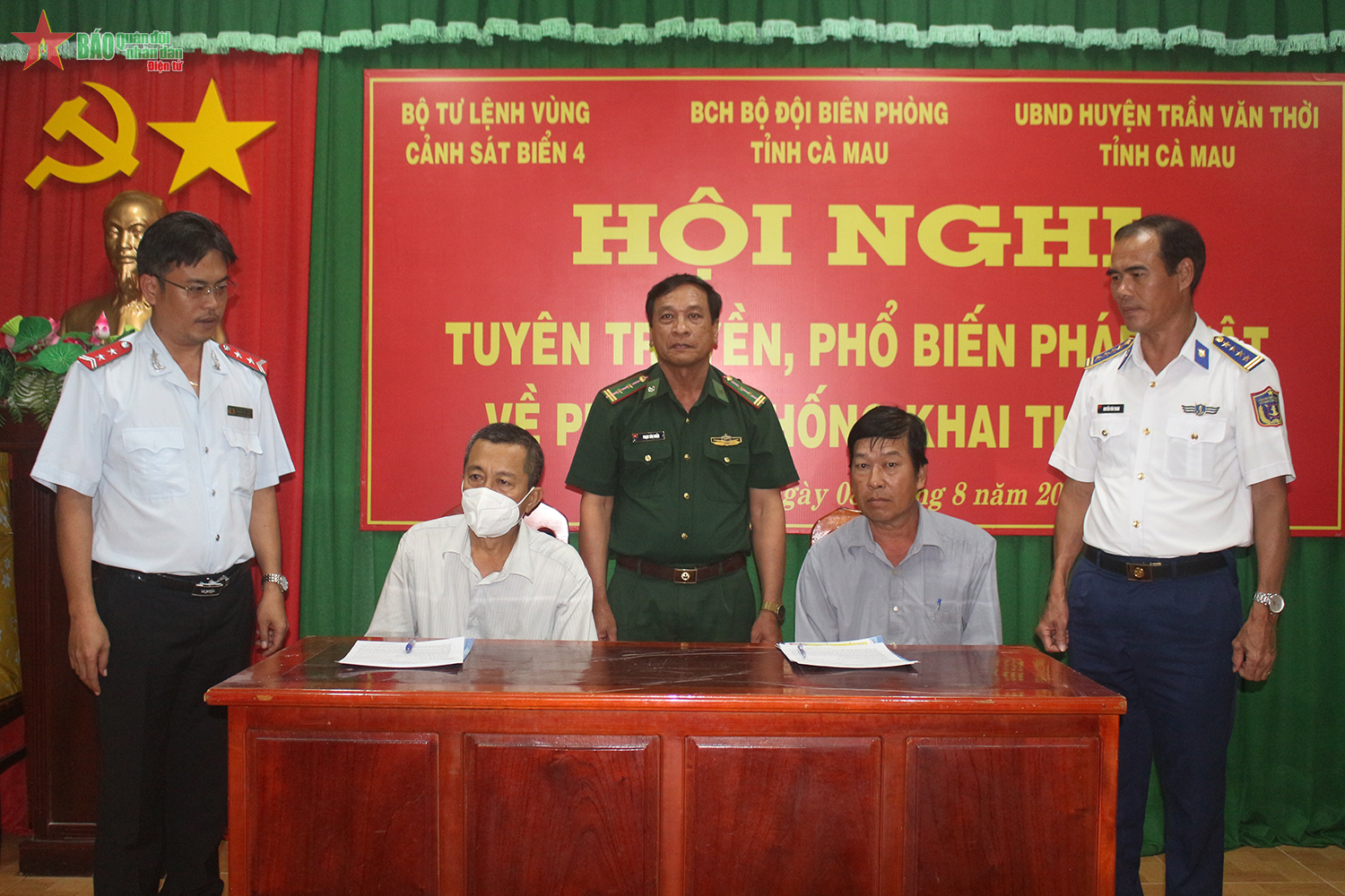 Vùng Cảnh sát biển 4 tuyên truyền chống khai thác hải sản bất hợp pháp trên địa bàn tỉnh Cà Mau