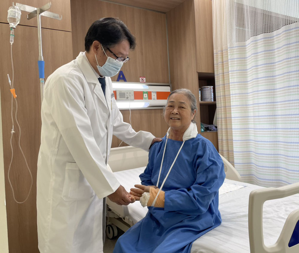 Cấp cứu thành công bệnh nhân bị tai nạn xe đạp hi hữu