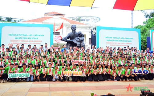 Liên hoan thiếu nhi ba nước Việt Nam - Lào – Campuchia chủ đề “Vòng tay bè bạn”  