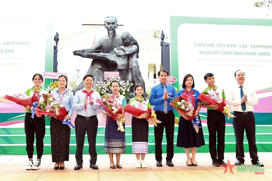 Liên hoan thiếu nhi ba nước Việt Nam - Lào – Campuchia chủ đề “Vòng tay bè bạn”
