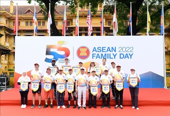 Ngày Gia đình ASEAN 2022: Năm 2022 sắp tới đây, Thành phố Hà Nội sẽ đón chào sự kiện Ngày Gia đình ASEAN 2022 và các quốc gia thành viên sẽ cùng tổ chức một loạt các hoạt động, chuyên đề về hình ảnh gia đình và chất lượng cuộc sống gia đình. Đây sẽ là một dịp để cả thế giới cùng nhau giao lưu, học hỏi và chia sẻ những kinh nghiệm tốt trong cuộc sống gia đình.