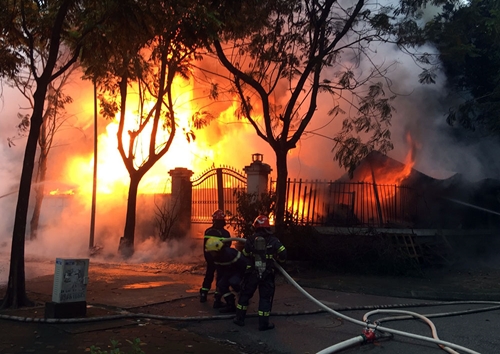 Cháy ở Hà Nội: Dập tắt đám cháy tại biệt thự liền kề ở quận Hoàng Mai

