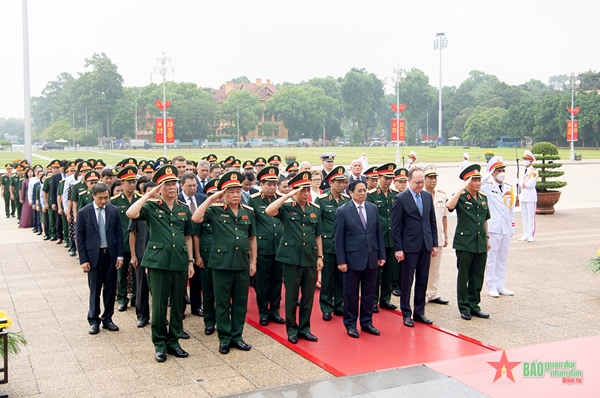 Thủ tướng Chính phủ Phạm Minh Chính vào Lăng viếng Chủ tịch Hồ Chí Minh
