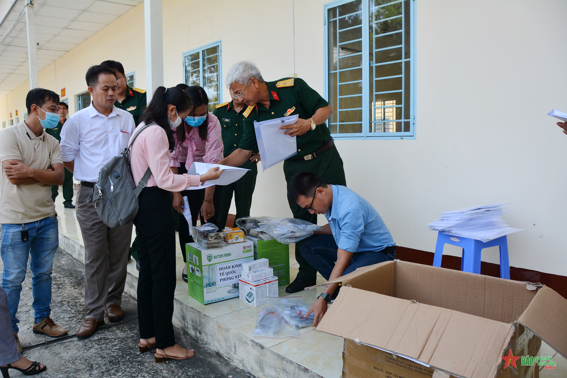 Chăm lo đời sống người dân vùng biên

