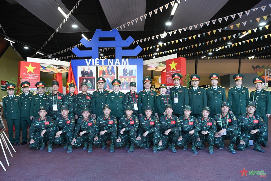 Army Games 2022: Thượng tướng Ngô Minh Tiến thăm, động viên Đội tuyển Xe tăng và Đội quân văn hóa