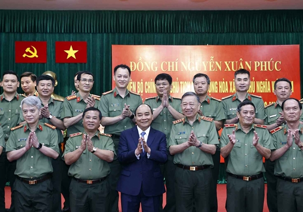 Chủ tịch nước Nguyễn Xuân Phúc thăm, làm việc với Cục An ninh Kinh tế Bộ Công an